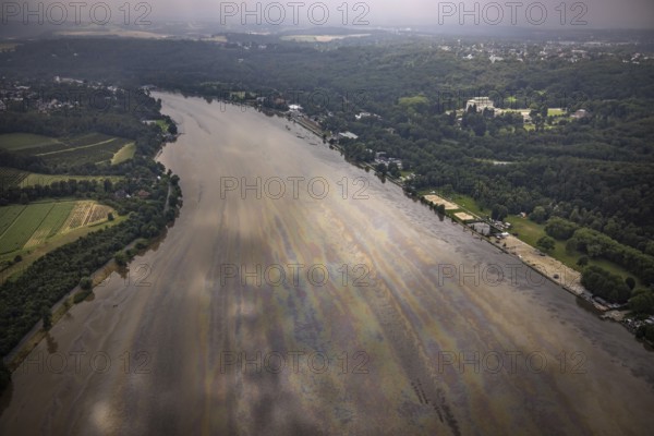 Aerial photo, Ruhr flood, flooding, Lake Baldeney with oil discolouration on the water surface, Fischlaken, Essen, Ruhr area, North Rhine-Westphalia, Germany, DE, Europe, birds-eyes view, aerial photo, aerial photography, aerial photography, overview, overview, bird's eye view, flood, flood of the century