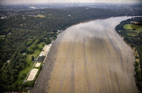Aerial photo, Ruhr flood, flooding, Lake Baldeney with oil discolouration on the water surface, Fischlaken, Essen, Ruhr area, North Rhine-Westphalia, Germany, DE, Europe, birds-eyes view, aerial photo, aerial photography, aerial photography, overview, overview, bird's eye view, flood, flood of the century