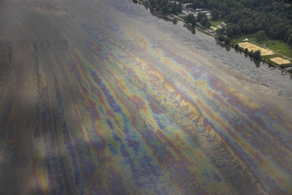 Aerial photo, Ruhr flood, flooding, Lake Baldeney with oil discolouration on the water surface, Fischlaken, Essen, Ruhr area, North Rhine-Westphalia, Germany, DE, Europe, birds-eyes view, aerial photo, aerial photography, aerial photography, overview, overview, bird's eye view, flood, flood of the century