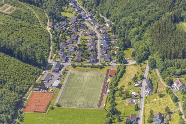 Aerial view, tennis courts with youth training, sports field Rönkhausen, Rönkhausen, Finnentrop, Sauerland, North Rhine-Westphalia, Germany, DE, Europe, football pitch, football stadium, football club, aerial view, aerial photography, aerial photography, sports, sports facilities, sports field, sports facility, TV Rönkhausen 1892, tennis, tennis facility, tennis courts, training, overview, bird's-eye view, overview