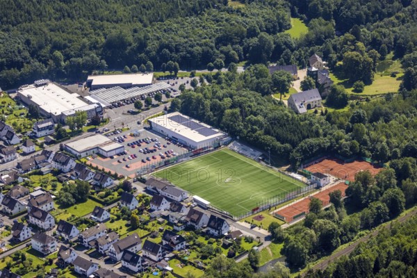 Aerial view, sports field Bamenohl, local supply centre, Schloss Haus Bamenohl, Finnentrop, Sauerland, North Rhine-Westphalia, Germany, Bamenohl 12/27, Burg, DE, Europe, football pitch, football stadium, manor house, Lidl supermarket, aerial view, aerial photography, aerial photography, car parks, SG Finnentrop, castle, sports, sports facilities, sports field, sports facility, tennis, tennis facility, tennis courts, overview, bird's eye view, birds-eyes view, overview