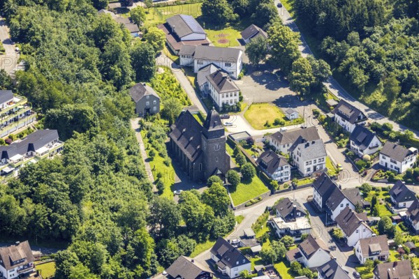 Aerial view, catholic church St. Josef and primary school, Bamenohl, Finnentrop, Sauerland, North Rhine-Westphalia, Germany, place of worship, education, educational institution, DE, Europe, religious community, place of worship, primary school, holy place, church, parish, denomination, educational institute, aerial photograph, aerial photography, aerial photography, religion, religious site, school, overview, bird's-eye view, overview
