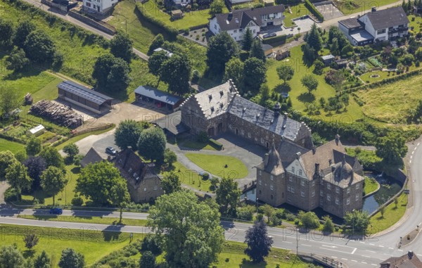 Aerial view, moated castle Lenhausen, Finnentrop, Sauerland, North Rhine-Westphalia, Germany, DE, monument protection, Europe, courtyard, aerial view, aerial photography, aerial photography, castle, overview, defence system, bird's-eye view, moat, moated castle, birds-eyes view, overview