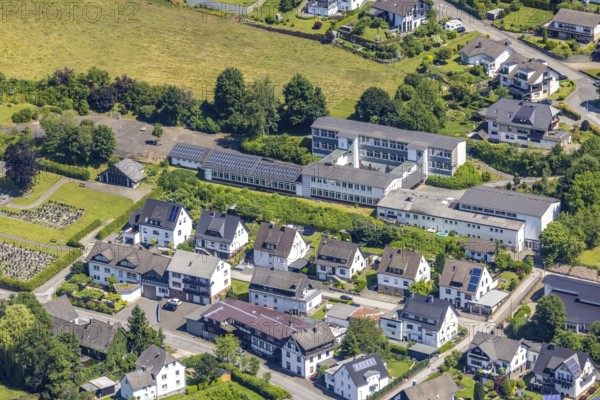 Aerial photo, Kath. Grundschule Fretter, Fretter, Finnentrop, Sauerland, North Rhine-Westphalia, Germany, education, educational institution, DE, Europe, primary school, teaching institute, aerial photography, aerial photography, aerial photography, school, overview, bird's-eye view, birds-eyes view, overview