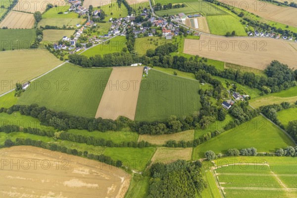 Aerial view, The Rammbach crosses Ölmühlenweg in Warmen near Bentrop, Fröndenberg/Ruhr, Ruhr area, North Rhine-Westphalia, Germany, DE, Europe, aerial view, aerial photography, aerial photography, Ölmühlenweg, overview, bird's-eye view, meadows and fields, birds-eyes view, overview