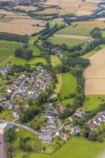 Aerial view, aerial view district Warmen, Fröndenberg/Ruhr, Ruhr area, North Rhine-Westphalia, Germany, DE, Europe, property tax, real estate, aerial view, aerial photography, aerial photography, townscape, city area, overview, bird's-eye view, meadows and fields, residential area, living and life, residential area, residential buildings, residential quality, housing estate, birds-eyes view, overview