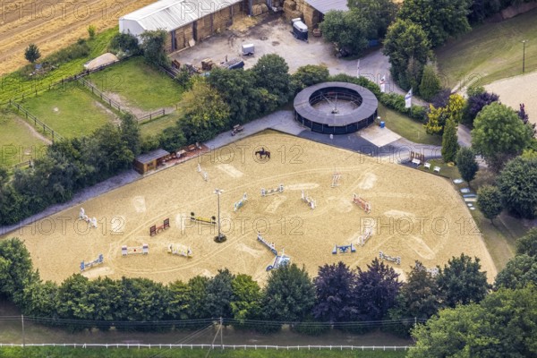 Aerial view, equestrian centre Neimen in the district Neimen in Fröndenberg/Ruhr, Ruhr area, North Rhine-Westphalia, Germany, DE, Europe, Fröndenberg/Ruhr, aerial view, aerial photography, aerial photography, equestrian sports, equestrian centre, riding stable, overview, bird's-eye view, overview
