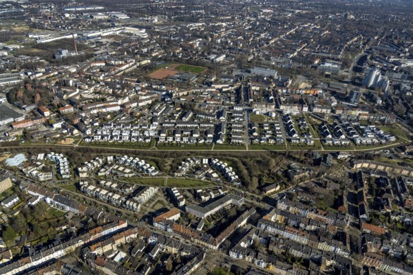 Aerial view, residential area Robert-Geritzmann-Höfe, Belia Seniorenresidenz Schalke, Rheinische Straße, Feldmark, Gelsenkirchen, Ruhr area, North Rhine-Westphalia, Germany, DE, Europe, property tax, real estate, aerial view, aerial photography, aerial photography, overview, bird's-eye view, residential complex, living and living, residential area, residential buildings, residential quality, residential neighbourhood, housing estate, birds-eyes view, overview