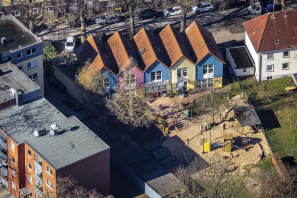Aerial view, Kindergarten Bulmke, Hertastrasse, residential building triangle, Florastrasse, Walpurgisstrasse, Gelsenkirchen-Bulmke-Hüllen, Gelsenkirchen, Ruhr area, North Rhine-Westphalia, Germany, DE, Europe, kindergarten, day-care centre, nursery, aerial photograph, aerial photography, aerial photography, overview, bird's-eye view, birds-eyes view, coloured house facades, overview