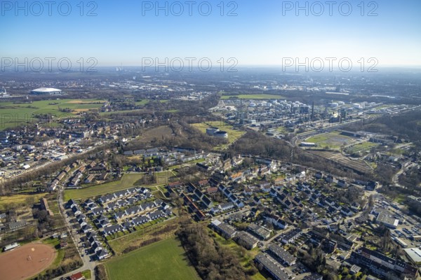 Aerial view, housing estate on Albert-Schweitzer-Straße, BP Ruhr Öl Gelsenkirchen, Beckhausen, Gelsenkirchen, Ruhr area, North Rhine-Westphalia, Germany, DE, Europe, property tax, real estate, aerial view, aerial photography, aerial photography, new development area, overview, bird's-eye view, housing estate, housing and living, residential area, residential buildings, quality of living, residential neighbourhood, housing estate, birds-eyes view, overview