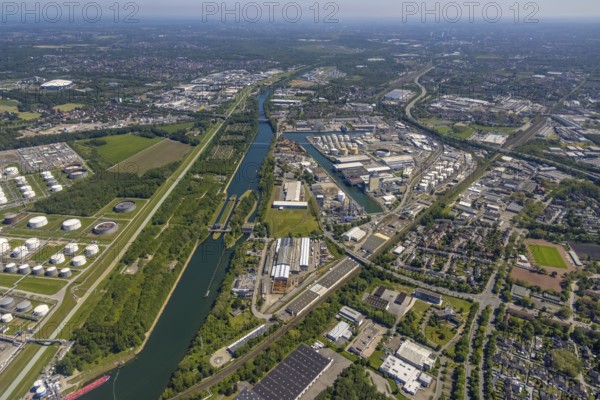 Aerial view, Gelsenkirchen city harbour on the Rhine-Herne Canal, Heßler, Gelsenkirchen, Ruhr area, North Rhine-Westphalia, Germany, DE, Europe, birds-eyes view, aerial photography, aerial photography, overview, bird's eye view, commercial sites, commercial areas
