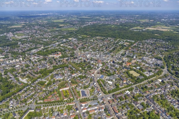 Aerial view, main centre Buer, retail centre, Buer, Gelsenkirchen, Ruhr area, North Rhine-Westphalia, Germany, DE, Europe, birds-eyes view, aerial photography, aerial photography, overview, overview, bird's eye view, retail centres of the city of Gelsenkirchen, shopping street, district