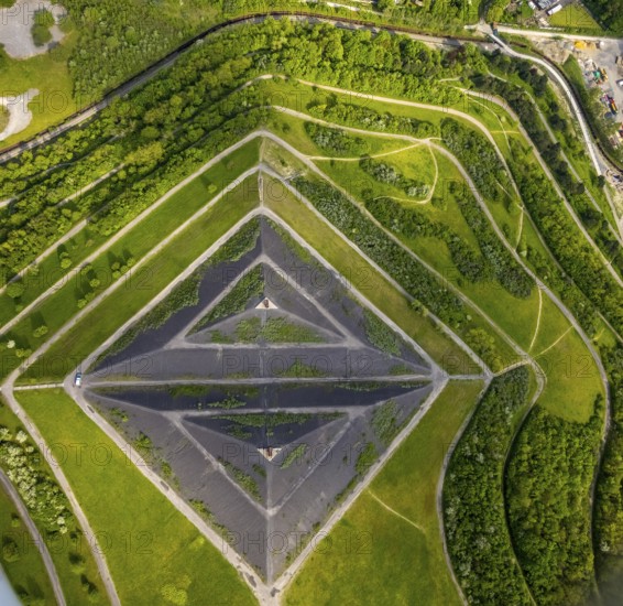 Aerial view, Rungenberghalde and 2 spotlights, Buer, Gelsenkirchen, Ruhr area, North Rhine-Westphalia, Germany, slag heap, DE, Europe, shapes and colours, slag heap, light installation night sign, aerial view, aerial photography, aerial photography, spotlight, pyramid of rubble, overview, bird's-eye view, birds-eyes view, overview