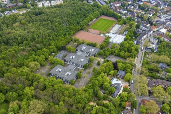 Aerial view, Ückendorf comprehensive school and sports field DJK Arminia Ückendorf, Ückendorf, Gelsenkirchen, Ruhr area, North Rhine-Westphalia, Germany, education, educational institution, DE, Europe, comprehensive school, educational institute, aerial view, aerial photography, aerial photography, school, overview, bird's-eye view, overview