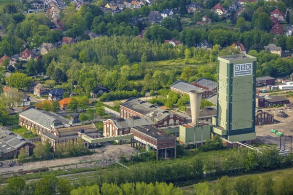 Aerial view, former DSK Lippe mine, Egonstraße, city limits to Gelsenkirchen, Westerholt, Hassel, Gelsenkirchen, Ruhr area, North Rhine-Westphalia, Germany, demolition, demolition work, mine, DE, DSK, Europe, Herten, aerial view, aerial photography, aerial photography, coal mine, overview, bird's-eye view, former Westerholt colliery, overview