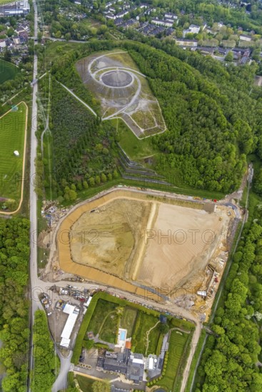 Aerial photograph, Rheinelbe spoil tip, construction site rainwater retention basin Wattenscheider Bach, Ückendorf, Gelsenkirchen, Ruhr area, North Rhine-Westphalia, Germany, construction work, construction area, construction project, construction site, mining, spoil tip, DE, Europe, spoil tip, Himmelstreppe, Hollandstraße, landmark, landscape forms, landscape park, Leithestraße, aerial view, aerial photography, aerial photography, route industrial heritage, pointed cone, table mountain, overview, bird's-eye view, former Rheinelbe colliery, overview