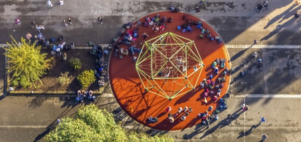 Aerial view, pupils on the playground of the Max-Planck-Gymnasium in the Buer district of Gelsenkirchen, Ruhr area, North Rhine-Westphalia, Germany, education, educational institution, DE, Europe, Gelsenkirchen, grammar school, climbing frame, educational institute, aerial view, aerial photography, aerial photography, school, gym equipment, overview, bird's-eye view, overview