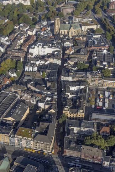 Aerial view, Hochstraße pedestrian zone and weekly market market at Springemarkt City Buer-Mitte with the Catholic Propsteikirche St. Urbanus in the district Buer in Gelsenkirchen, Ruhr area, North Rhine-Westphalia, Germany, place of worship, city, DE, Europe, pedestrian zone, Gelsenkirchen, religious community, place of worship, holy place, city centre, church, parish, denomination, aerial view, aerial photography, aerial photography, market, market place, market stalls, religion, religious site, city centre, overview, bird's eye view, weekly market, birds-eyes view, overview