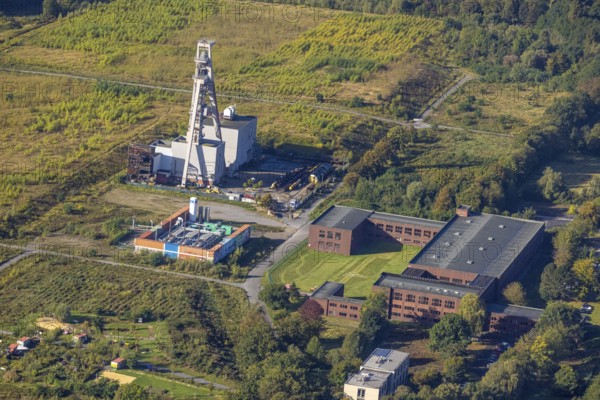 Aerial view, winding tower Hugo mine shaft 2 and current museum in the district Buer in Gelsenkirchen, Ruhr area, North Rhine-Westphalia, Germany, DE, Europe, headframe, Gelsenkirchen, aerial view, aerial photography, aerial photography, museum, overview, bird's eye view, colliery, birds-eyes view, overview