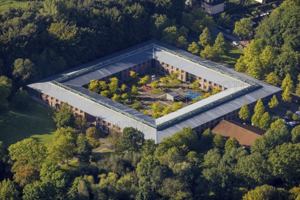 Aerial view, Löchterschule and Focus-Schule in the Buer district of Gelsenkirchen, Ruhr area, North Rhine-Westphalia, Germany, education, educational institution, DE, Europe, Focusschule LWL-Förderschule für Sehbehinderte, Förderschule für körperliche und motorische Entwicklung, Gelsenkirchen, educational institution, aerial view, aerial photography, aerial photography, school, overview, bird's-eye view, birds-eyes view, overview