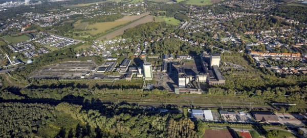 Aerial view, former DSK Lippe mine on Egonstraße on the city limits of Gelsenkirchen in the Westerholt district of Herten, Ruhr area, North Rhine-Westphalia, Germany, demolition, demolition work, mine, DE, Europe, Gelsenkirchen, Herten, aerial view, aerial photography, aerial photography, coal mine, overview, bird's-eye view, housing estate on Valentinstraße, birds-eyes view, former Westerholt colliery, overview