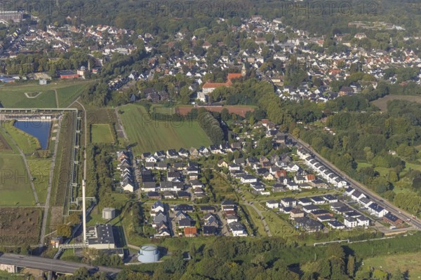 Aerial view, Am Glückauf Park housing estate on Valentinstraße in the Hassel district of Gelsenkirchen, Ruhr area, North Rhine-Westphalia, Germany, Am Bachlauf, Am Brander Kamp, Auenweg, DE, Europe, district heating plant, Gelsenkirchen, aerial view, aerial photography, aerial photography, overview, bird's-eye view, overview