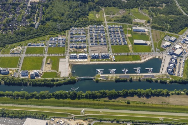 Aerial view, Graf Bismarck city quarter on the Rhine-Herne Canal, Marina Bismarck, Schalke-Nord, Gelsenkirchen, Ruhr area, North Rhine-Westphalia, Germany, DE, Europe, birds-eyes view, aerial photograph, aerial photography, aerial photography, overview, bird's eye view