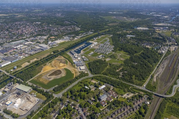 Aerial view, Graf Bismarck city quarter on the Rhine-Herne Canal, Marina Bismarck, Schalke-Nord, Gelsenkirchen, Ruhr area, North Rhine-Westphalia, Germany, DE, Europe, birds-eyes view, aerial photograph, aerial photography, aerial photography, overview, overview, bird's eye view, commercial sites, commercial areas