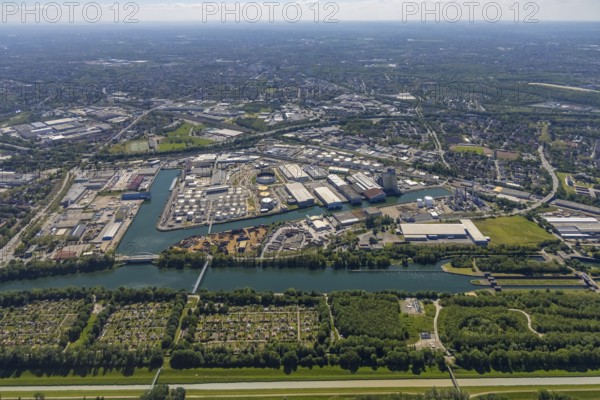 Aerial view, Gelsenkirchen city harbour on the Rhine-Herne Canal, Heßler, Gelsenkirchen, Ruhr area, North Rhine-Westphalia, Germany, DE, Europe, birds-eyes view, aerial photography, aerial photography, overview, bird's eye view, commercial sites, commercial areas