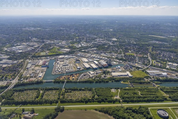 Aerial view, Gelsenkirchen city harbour on the Rhine-Herne Canal, Heßler, Gelsenkirchen, Ruhr area, North Rhine-Westphalia, Germany, DE, Europe, birds-eyes view, aerial photography, aerial photography, overview, bird's eye view, commercial sites, commercial areas