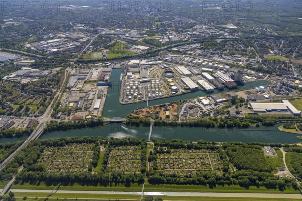 Aerial view, Gelsenkirchen city harbour on the Rhine-Herne Canal, Heßler, Gelsenkirchen, Ruhr area, North Rhine-Westphalia, Germany, DE, Europe, birds-eyes view, aerial photography, aerial photography, overview, bird's eye view, commercial sites, commercial areas