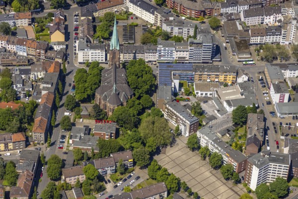 Aerial view, Horst secondary centre, Essener Straße, retail centre, St. Hippolytus parish church, Gelsenkirchen, Ruhr area, North Rhine-Westphalia, Germany, DE, Europe, birds-eyes view, aerial photograph, aerial photography, aerial photography, overview, overview, bird's eye view, retail centres of the city of Gelsenkirchen, shopping street, district