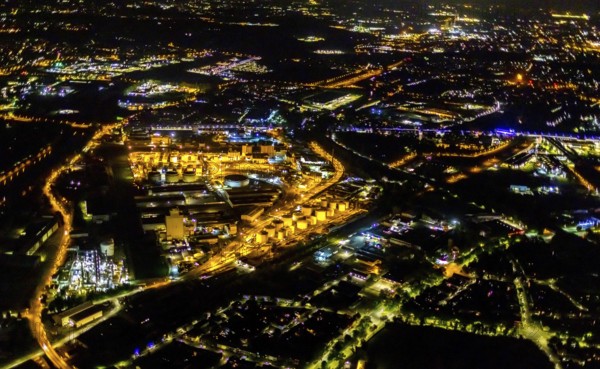 Aerial view, city harbour tank farm, Schalke-Nord, Gelsenkirchen, Ruhr area, North Rhine-Westphalia, Germany, DE, twilight photography, Europe, commercial enterprises, commercial area, commercial park, commercial location, commercial use, industrial area, industrial building, industrial location, light pollution, aerial photograph, aerial photography, aerial photography, night, night photography, night flight, overview, bird's eye view, illuminated streets, birds-eyes view, nightflight, overview