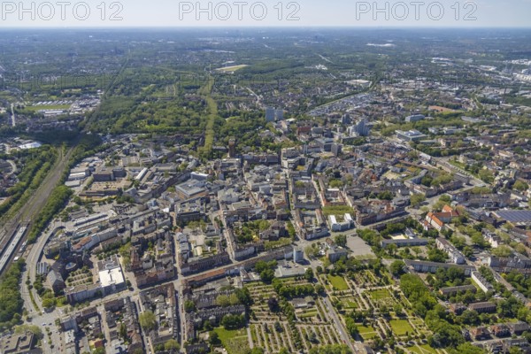 Aerial view, main centre Gelsenkirchen-Mitte, City Gelsenkirchen, Bahnhofstraße, market place, retail centre, Schalke, Gelsenkirchen, Ruhr area, North Rhine-Westphalia, Germany, DE, Europe, birds-eyes view, aerial view, aerial photography, aerial photography, overview, overview, bird's eye view, retail centres of the city of Gelsenkirchen, shopping street, district