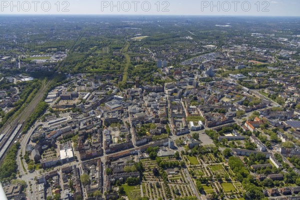 Aerial view, main centre Gelsenkirchen-Mitte, City Gelsenkirchen, Bahnhofstraße, market place, retail centre, Schalke, Gelsenkirchen, Ruhr area, North Rhine-Westphalia, Germany, DE, Europe, birds-eyes view, aerial view, aerial photography, aerial photography, overview, overview, bird's eye view, retail centres of the city of Gelsenkirchen, shopping street, district