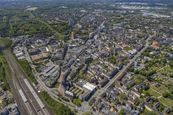 Aerial view, main centre Gelsenkirchen-Mitte, City Gelsenkirchen, Bahnhofstraße, market place, retail centre, Schalke, Gelsenkirchen, Ruhr area, North Rhine-Westphalia, Germany, DE, Europe, birds-eyes view, aerial view, aerial photography, aerial photography, overview, overview, bird's eye view, retail centres of the city of Gelsenkirchen, shopping street, district