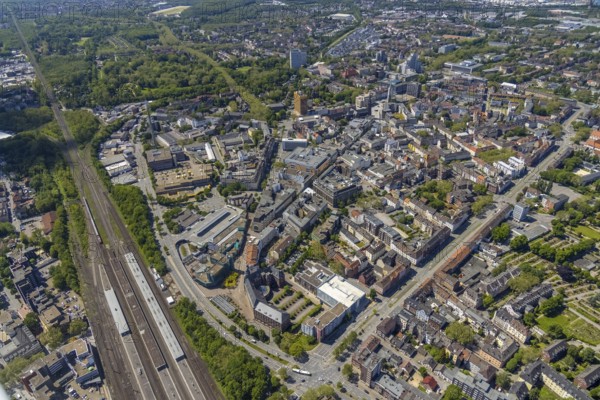 Aerial view, main centre Gelsenkirchen-Mitte, City Gelsenkirchen, Bahnhofstraße, market place, retail centre, Schalke, Gelsenkirchen, Ruhr area, North Rhine-Westphalia, Germany, DE, Europe, birds-eyes view, aerial view, aerial photography, aerial photography, overview, overview, bird's eye view, retail centres of the city of Gelsenkirchen, shopping street, district