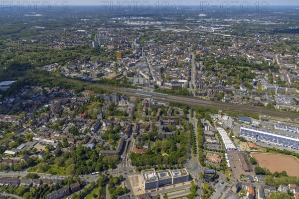 Aerial view, main centre Gelsenkirchen-Mitte, City Gelsenkirchen, Bahnhofstraße, market place, retail centre, Schalke, Gelsenkirchen, Ruhr area, North Rhine-Westphalia, Germany, DE, Europe, birds-eyes view, aerial view, aerial photography, aerial photography, overview, overview, bird's eye view, retail centres of the city of Gelsenkirchen, shopping street, district