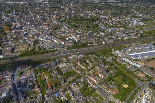 Aerial view, main centre Gelsenkirchen-Mitte, City Gelsenkirchen, Bahnhofstraße, market place, retail centre, Schalke, Gelsenkirchen, Ruhr area, North Rhine-Westphalia, Germany, DE, Europe, birds-eyes view, aerial view, aerial photography, aerial photography, overview, overview, bird's eye view, retail centres of the city of Gelsenkirchen, shopping street, district