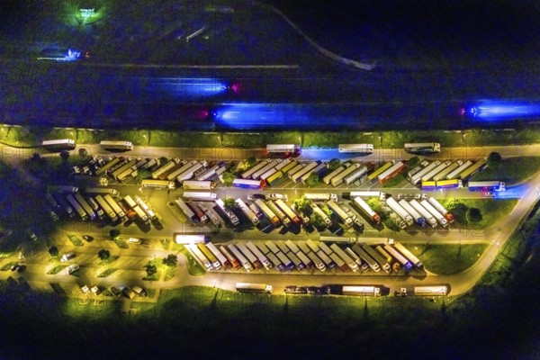 Aerial photo, motorway service area Resser Mark, Resse, Gelsenkirchen, Ruhr area, North Rhine-Westphalia, Germany, motorway A2, DE, twilight photography, Europe, shapes and colours, truck parking, tracers, light pollution, aerial photography, aerial photography, night, night photography, night flight, parking, road traffic, overview, bird's eye view, illuminated road traffic, birds-eyes view, nightflight, overview