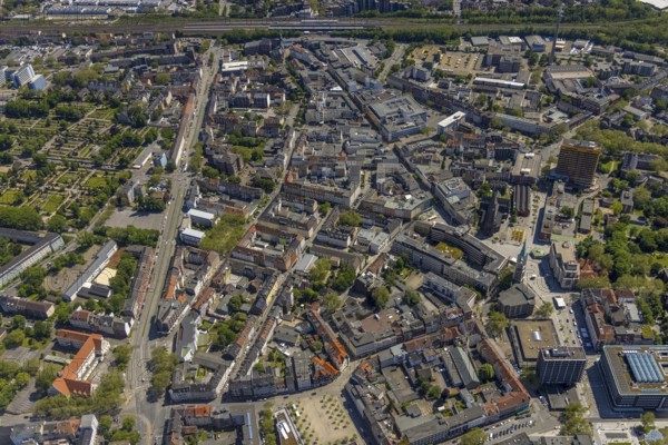Aerial view, main centre Gelsenkirchen-Mitte, City Gelsenkirchen, Bahnhofstraße, market place, retail centre, Schalke, Gelsenkirchen, Ruhr area, North Rhine-Westphalia, Germany, DE, Europe, birds-eyes view, aerial view, aerial photography, aerial photography, overview, overview, bird's eye view, retail centres of the city of Gelsenkirchen, shopping street, district