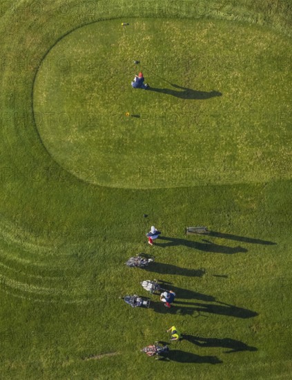 Aerial view, golf course golf club Schloss Horst and golf player on the green in the district Horst in Gelsenkirchen, Ruhr area, North Rhine-Westphalia, Germany, DE, Europe, Gelsenkirchen, golf, golf course, golf player, golf meadow, aerial view, aerial photography, aerial photography, sports, overview, bird's-eye view, overview