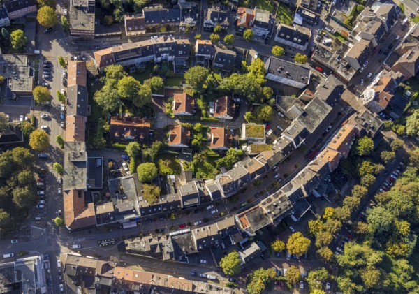Aerial view, housing estate Margarete-Haferkamp-Straße in a residential courtyard in the district Horst in Gelsenkirchen, Ruhr area, North Rhine-Westphalia, Germany, DE, Europe, Gelsenkirchen, property tax, real estate, aerial view, aerial photography, aerial photography, overview, bird's-eye view, housing estate, housing and living, residential area, residential buildings, residential buildings in the courtyard, quality of living, residential neighbourhood, housing estate, birds-eyes view, overview