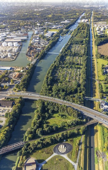 Aerial view, allotment garden site Bismarck-West on the lock island between the Rhine-Herne canal and the river Emscher in the district Schalke-Nord in Gelsenkirchen, Ruhr area, North Rhine-Westphalia, Germany, DE, Emscher island, Europe, Gelsenkirchen, community garden, allotment garden, allotment garden site, allotment garden site Bismarck-West, allotment garden association, allotment gardener association, aerial view, aerial photography, allotment garden, overview, bird's-eye view, overview