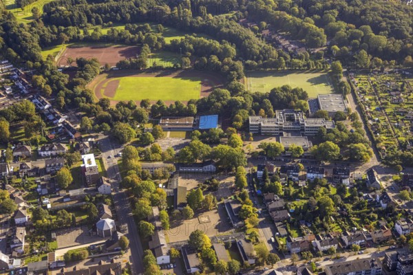 Aerial view, comprehensive school Erle with sports field in the district Erle in Gelsenkirchen, Ruhr area, North Rhine-Westphalia, Germany, education, educational institution, DE, Europe, football field, football stadium, Gelsenkirchen, comprehensive school, educational institute, aerial view, aerial photography, aerial photography, school, sports, sports facilities, sports field, sports facility, overview, bird's-eye view, bird's-eye view, overview