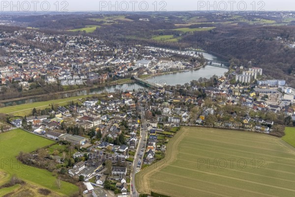 Aerial view, local view and Ruhrbogen, Landsberger Straße, river Ruhr with railway bridge, lock Kettwig, Kettwig, Essen, Ruhr area, North Rhine-Westphalia, Germany, DE, Europe, property tax, real estate, aerial view, aerial photography, aerial photography, overview, bird's-eye view, housing estate, living and life, residential area, residential buildings, quality of life, birds-eyes view, overview