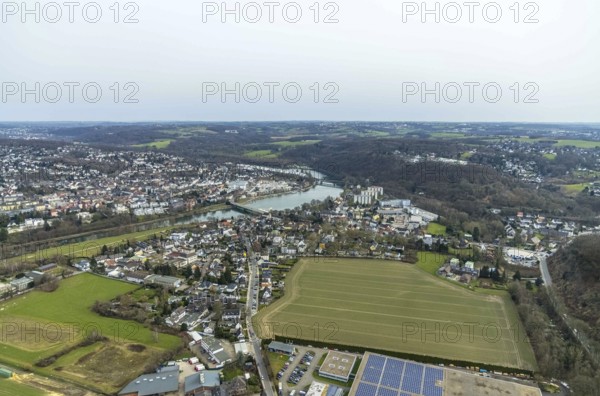 Aerial view, local view and Ruhrbogen, Landsberger Straße, river Ruhr with railway bridge, lock Kettwig, Kettwig, Essen, Ruhr area, North Rhine-Westphalia, Germany, DE, Europe, property tax, real estate, aerial view, aerial photography, aerial photography, overview, bird's-eye view, housing estate, living and life, residential area, residential buildings, quality of life, birds-eyes view, overview