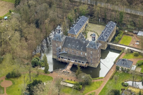 Aerial view, WasserSchloss Hugenpoet, Kettwig, Essen, Ruhr area, North Rhine-Westphalia, Germany, August-Thyssen-Straße, castle, DE, Europe, moat, manor house, manor building, aerial photograph, aerial photography, aerial photography, castle, overview, bird's-eye view, moated castle, moated castle, birds-eyes view, overview