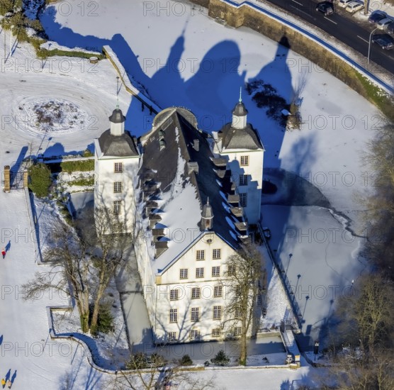 Aerial view, Borbeck Castle in winter landscape, Borbeck-Mitte, Essen, Ruhr area, North Rhine-Westphalia, Germany, DE, Europe, manor house, aerial view, aerial photography, aerial photography, park, castle, castle grounds, Schlossstraße, snow, overview, bird's-eye view, moated castle, winter, birds-eyes view, overview