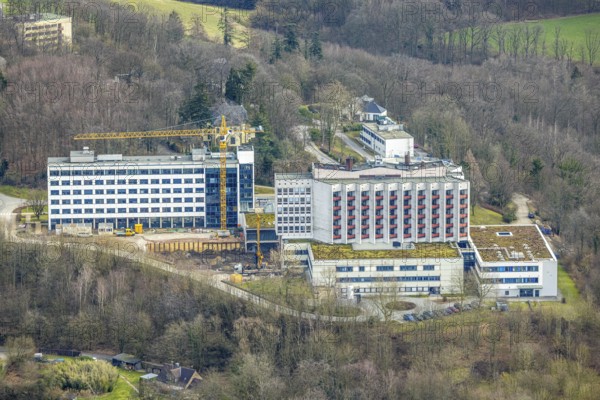 Aerial view, Ruhrlandklinik with construction site, Essen-Heidhausen, Essen, Ruhr area, North Rhine-Westphalia, Germany, construction work, construction area, construction site, building plots, construction project, construction site, DE, Europe, specialist clinic, healthcare, hospital, clinic, clinic centre, hospital, aerial view, aerial photography, aerial photography, medical facility, medical aid, new building, emergency service, Tüschener Weg, overview, bird's eye view, birds-eyes view, overview, medical care